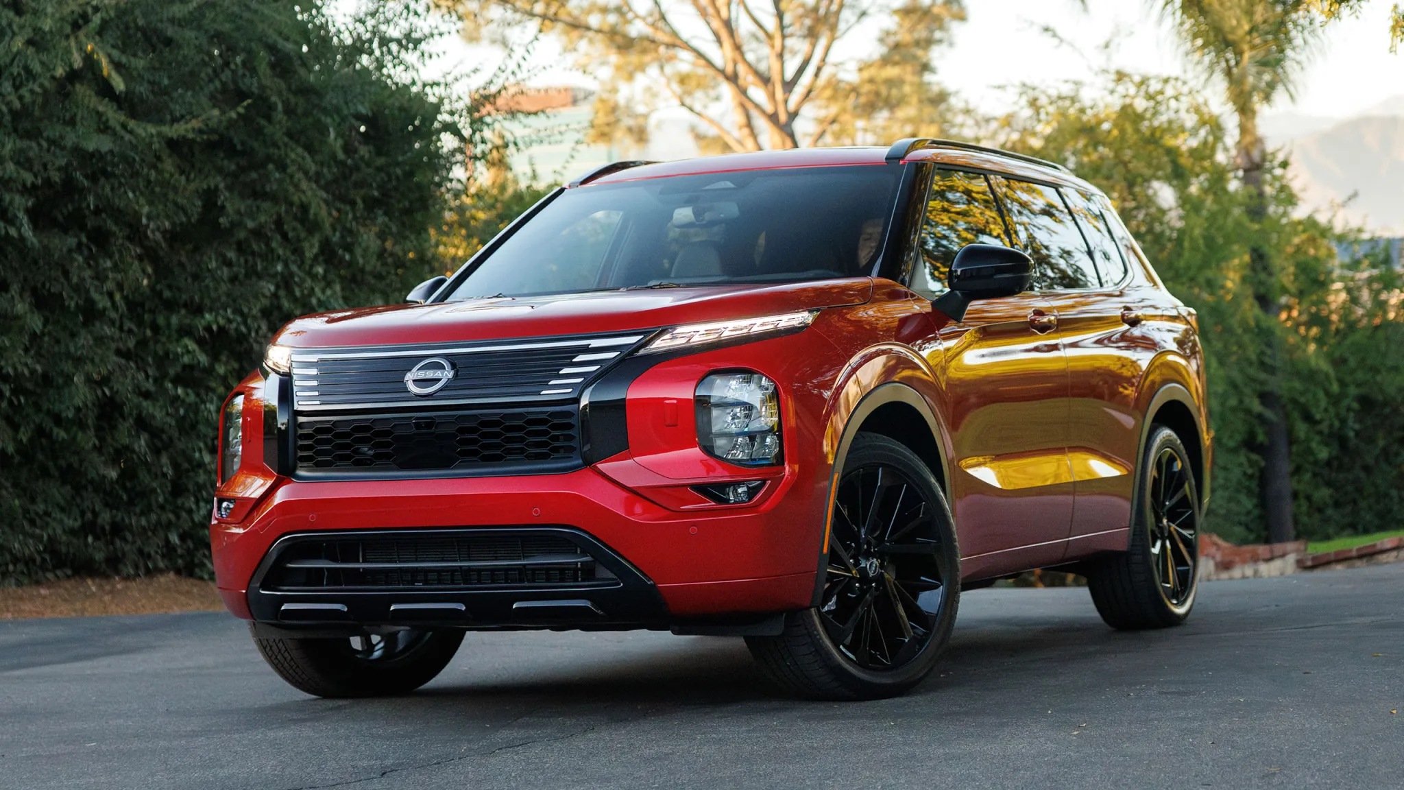 2026 Nissan Rogue Plug-In Hybrid Debuts as a Lightly Reworked Mitsubishi Outlander PHEV