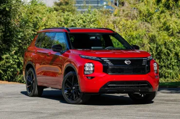 A Nissan wearing Mitsubishi’s iconic Red Diamond paint is a bit of a mind-bender.